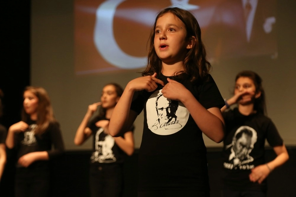 İşaret Dili Ve Halk Oyunları Atölyelerinden Muhteşem Gösteri