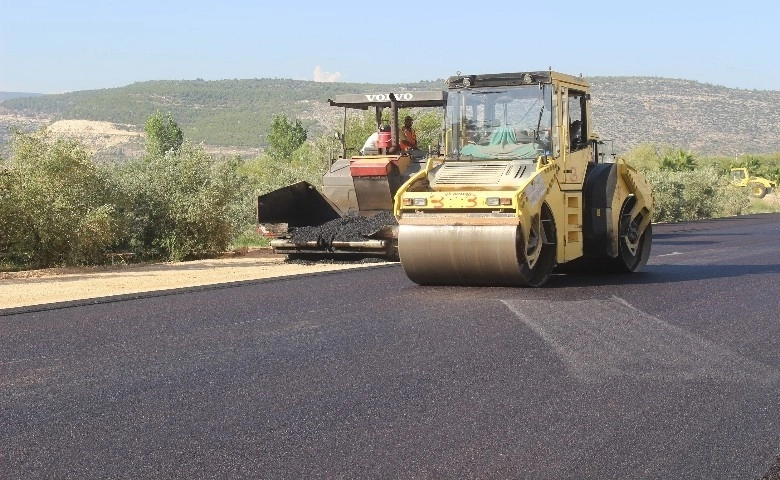 Silifke'de asfalt çalışması sürüyor