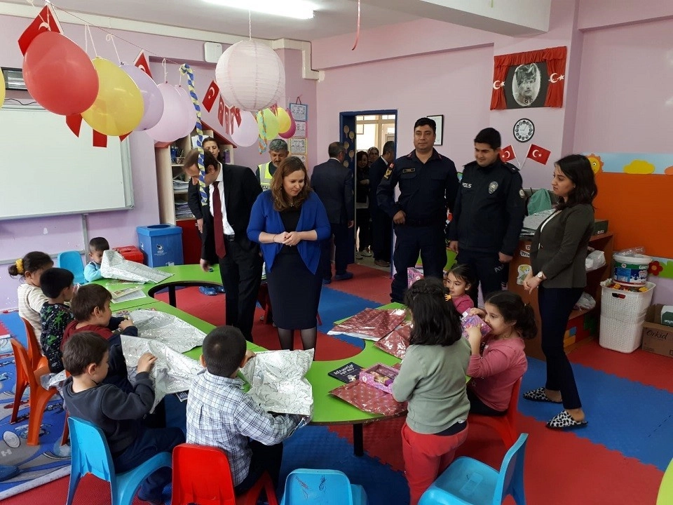 Saimbeylide Polis Çocuklara Oyuncak Dağıttı