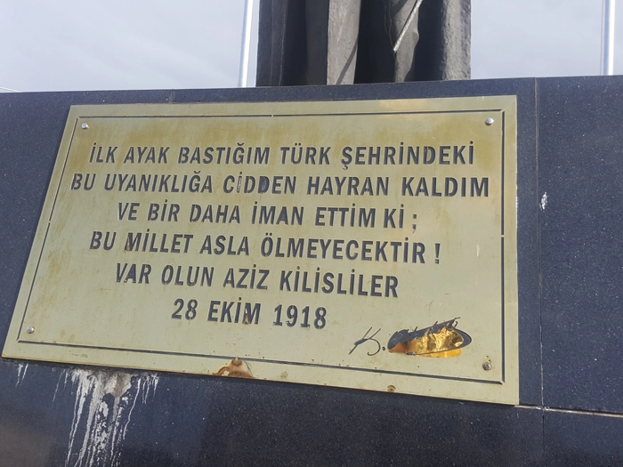 Kilis’te Atatürk heykeline çirkin saldırı