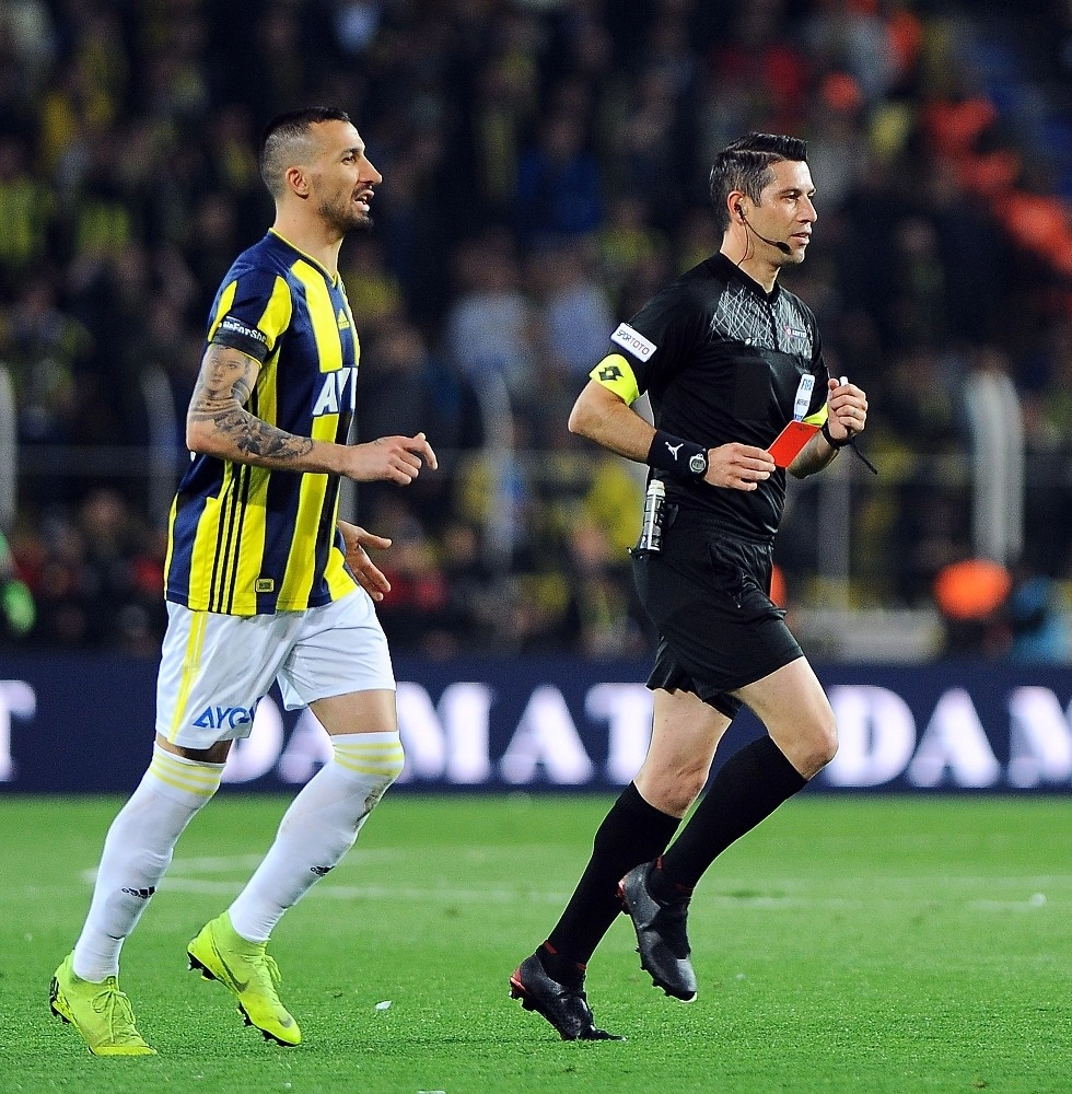 (Özel) Galatasaraylı Taraftar Derbi Hakeminden Şikayetçi Oldu, Takipsizlik Verildi