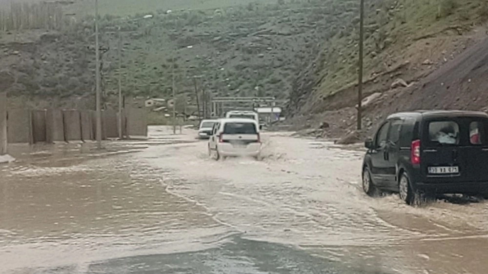 Hakkari-Çukurca Karayolu Sel Suları Altında Kaldı