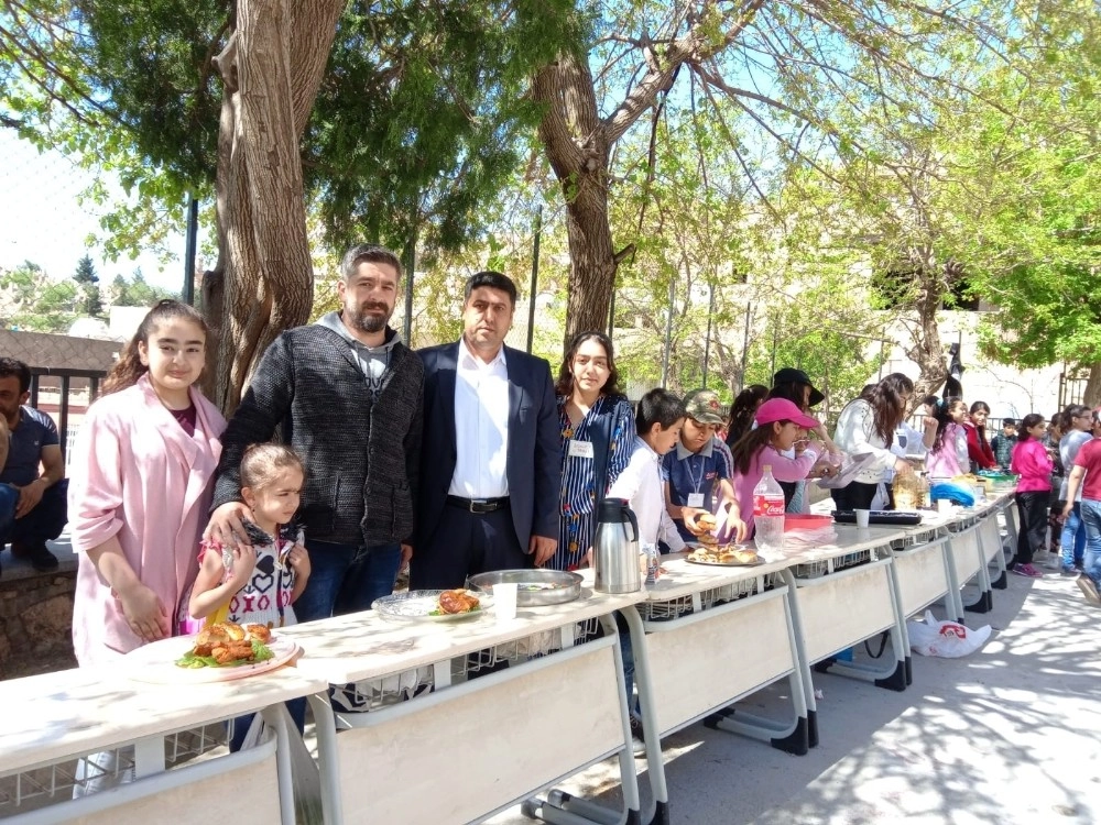 Öğrenciler Ramazan Öncesi Yetimleri Sevindirdi