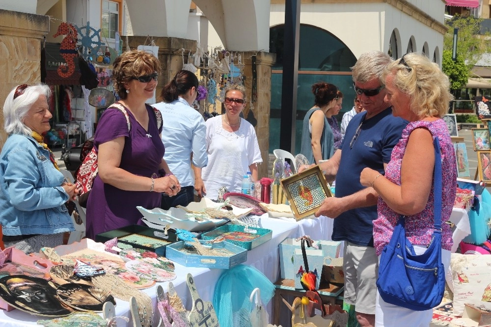 Kursiyerlerin Yaptığı Ürünlere Turistler Yoğun İlgi Gösteriyor