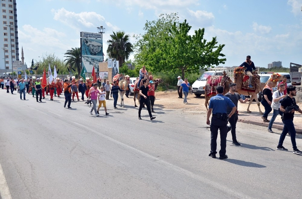 Yörük Türkmenlerden Develerle Temsili Göç Yürüyüşü