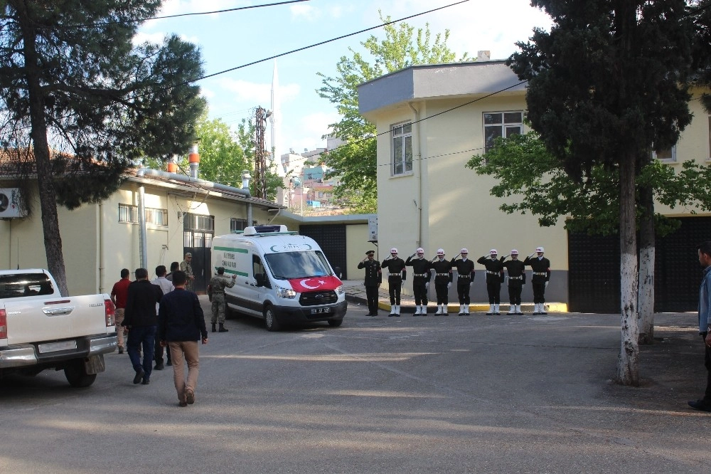 Şehit Yüzbaşı Celalettin Özdemirin Naaşı Gaziantepe Getirildi