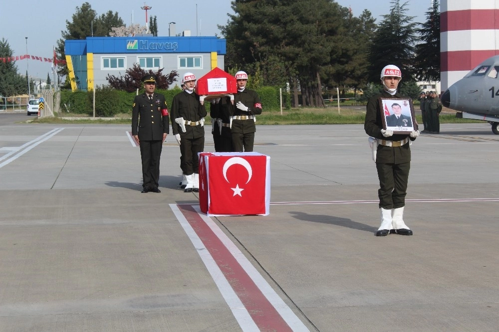 Şehit Yüzbaşının Naaşı Askeri Törenle Ankaraya Uğurlandı