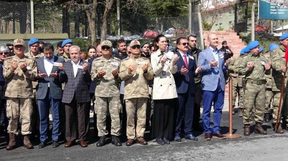 Hakkaride Şehit Askerler İçin Tören Düzenlendi