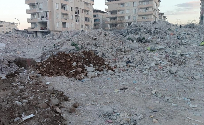 Gaziantep'te 50 kişiye mezar olan binada ‘kolon kesildi’ iddiası