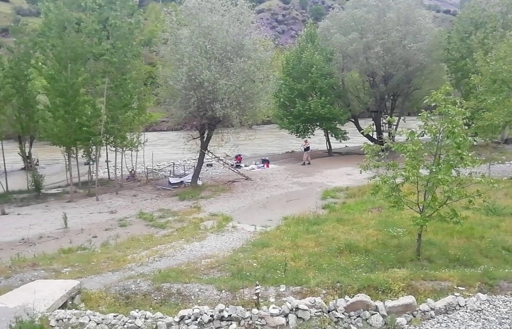 Suya Kapılan 2 Çocuğundan Birini Kurtarabildi