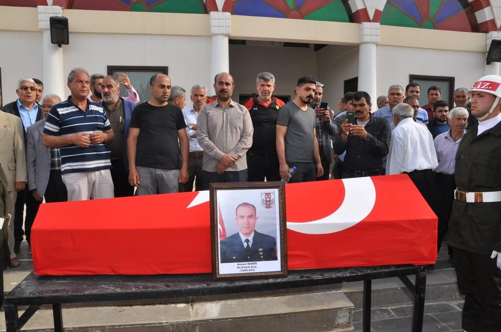 Kalp Krizi Geçiren Uzman Çavuşa Yürekleri Yakan Uğurlama