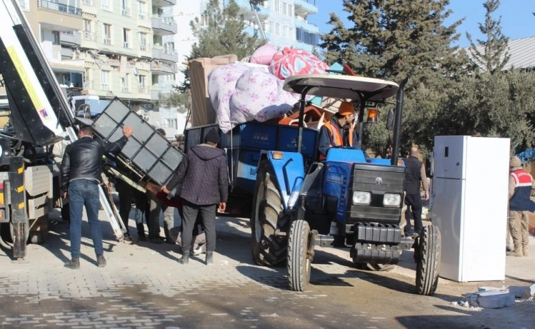 Nurdağı'ndaki depremzedeler yarım kalan hayalleriyle ilçeyi terk ediyor