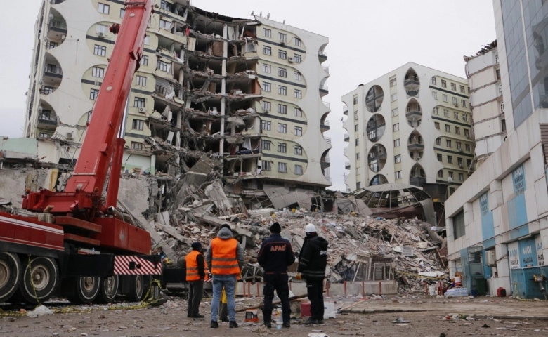 Diyarbakır'da depremde ölü sayısı 407'e çıktı