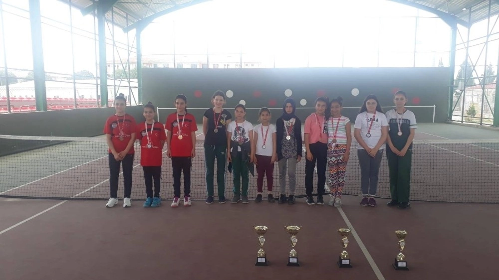 Osmaniyede Küçük Kızlar Tenis İl Birinciliği