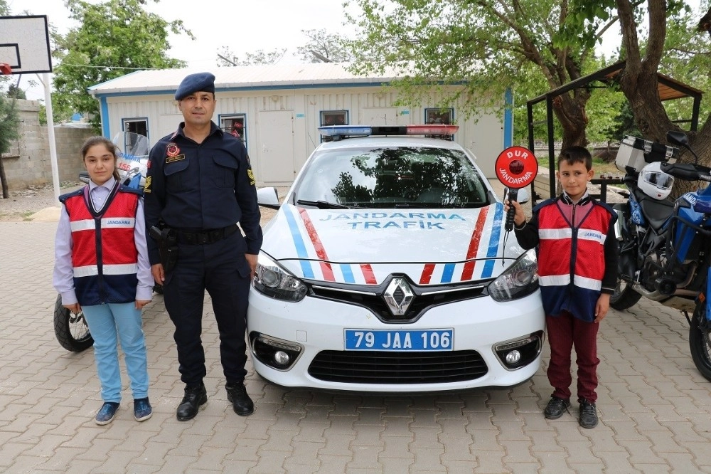 Jandarma Trafik Haftasını Öğrenciler İle Kutladı