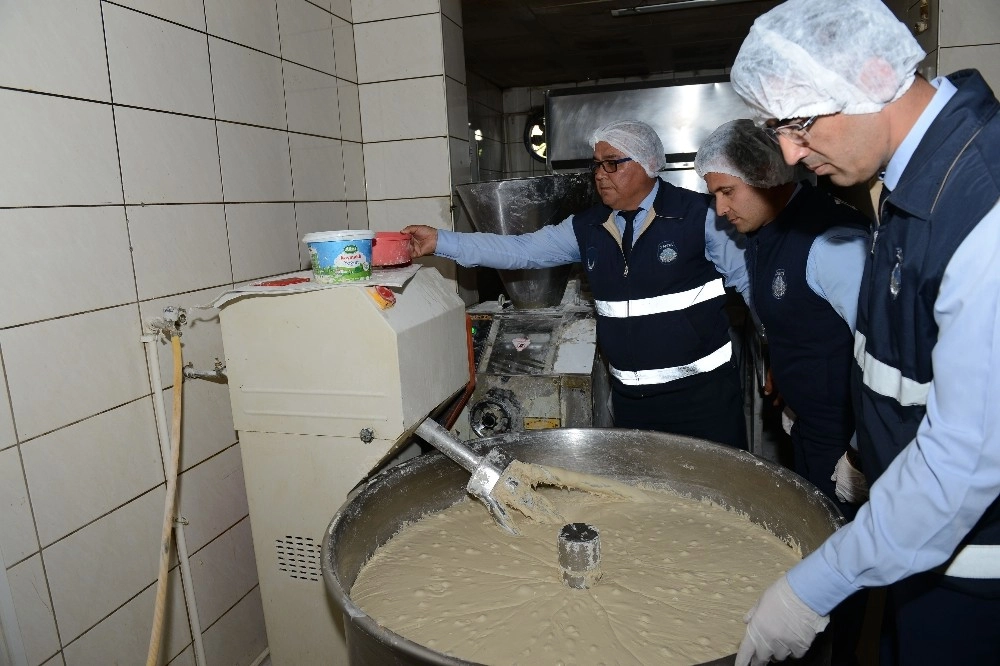 Kumlucada Zabıta, Pastane Ve Fırınları Denetledi