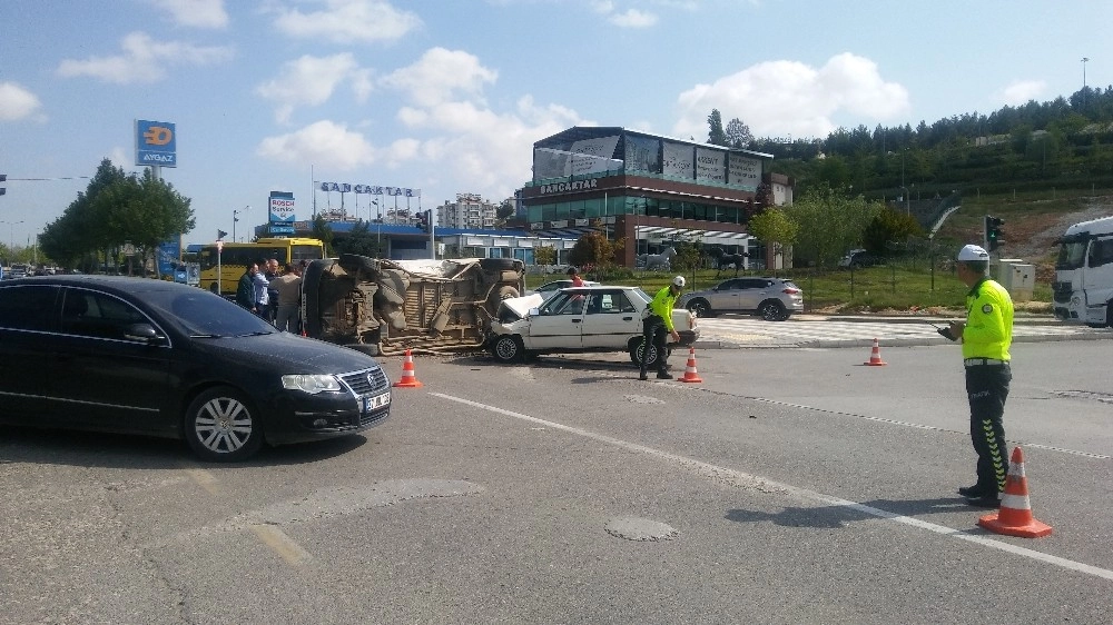 Gaziantepte Otomobil İle Minibüs Çarpıştı: 5 Yaralı