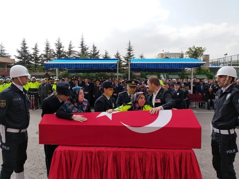 Şehit Trafik Polisi İçin Çevik Kuvvet Müdürlüğünde Tören