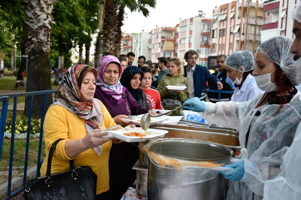 Uysal, Orucunu 5 Bin Kişiyle Birlikte Açtı