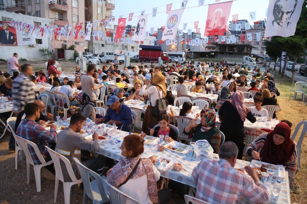 Mezitlililer İlk İftarını Başkan Tarhanla Birlikte Açtı