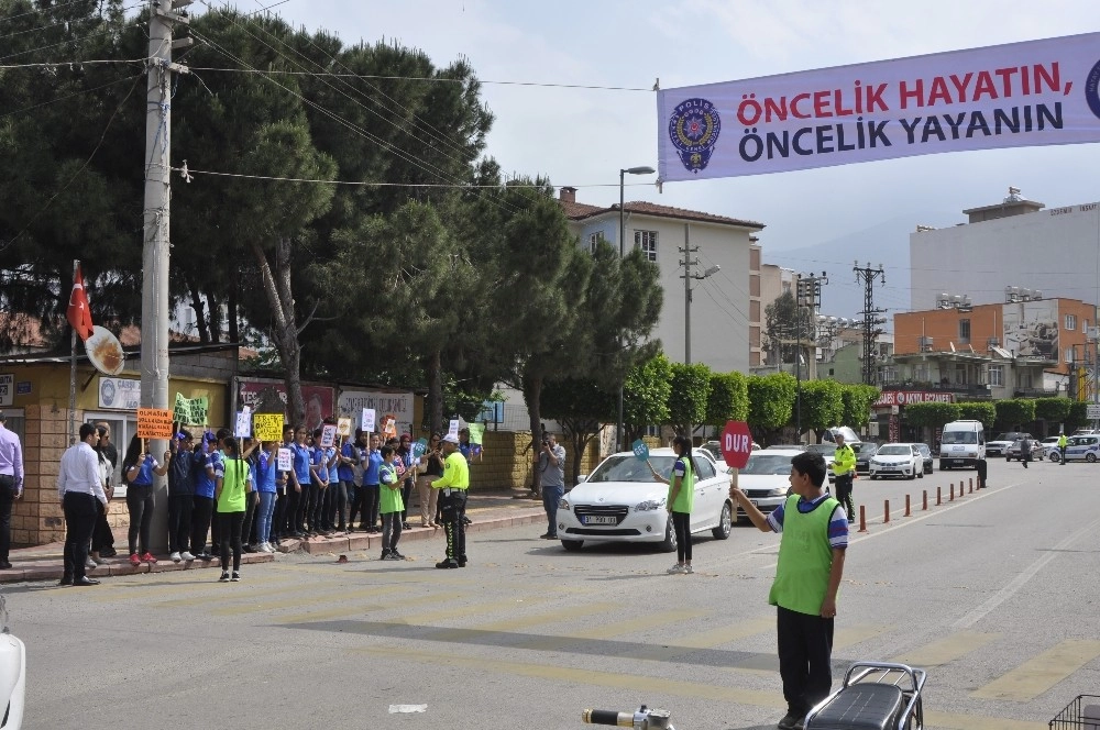 Öğrenciler Trafik Uygulaması Yaptı