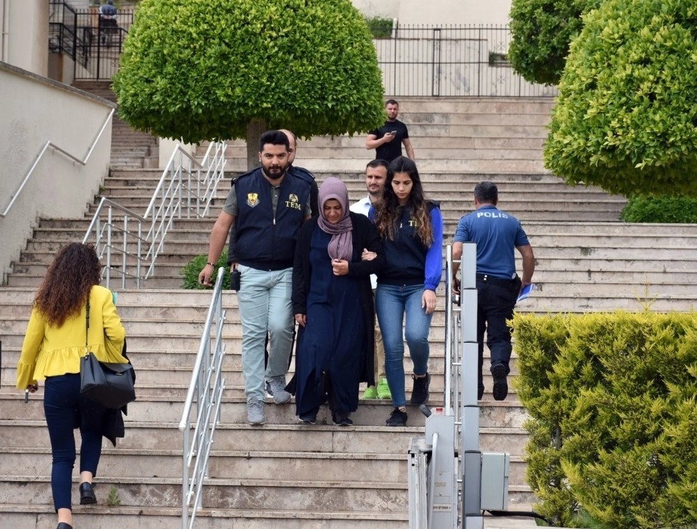 Fetö/pdy Üyeliğinden 6 Yıl 3 Ay Hapis Cezası Bulunan Kadın Marmariste Yakalandı