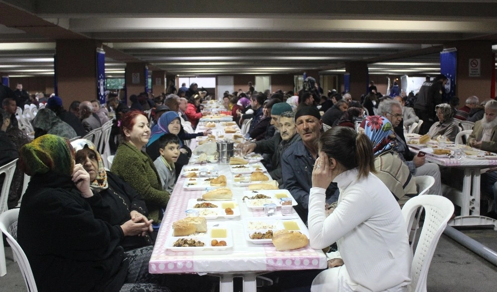 Başkan Aktaş, Aşevinde Vatandaşlarla İftar Açtı