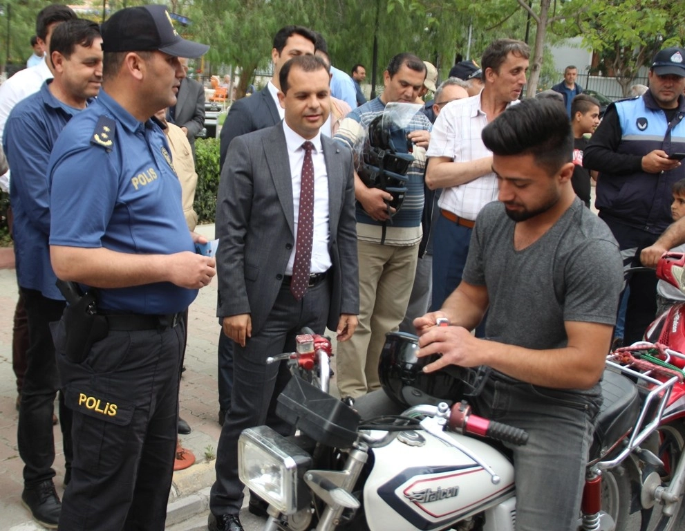 Erzinde Trafik Haftası Kutlamaları