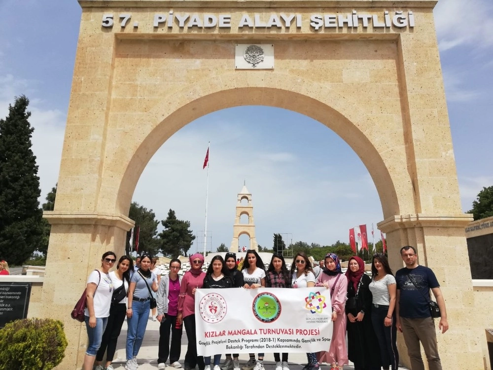 Mangala Kazananları Soluğu Şehitlik Anıtında Aldı