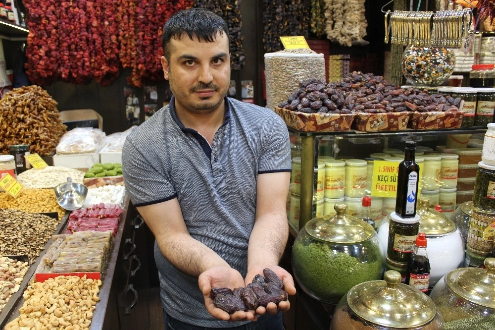 Doların Etkilemediği Tek İthal Meyve Hurma