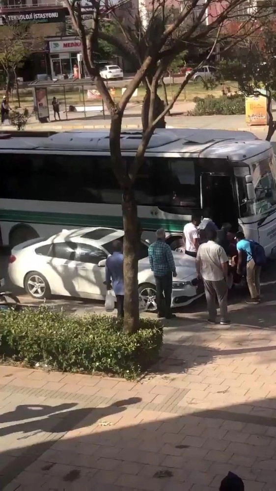 Halk Otobüsünden Zorla İndirilen Yaşlı Adam Yere Düştü