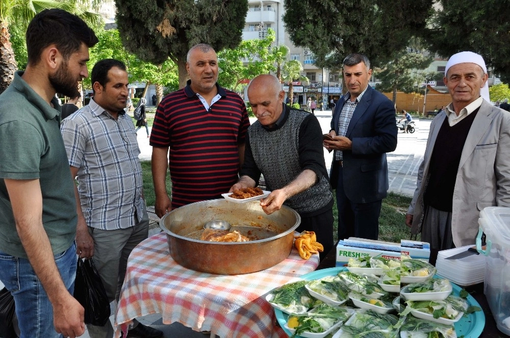 35 Yıllık Çiğ Köfte Ustasının Ramazan Mesaisi