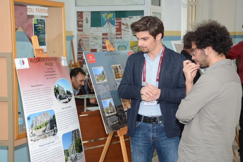 Turizm Fakültesi Öğrencilerinden Poster Sergisi