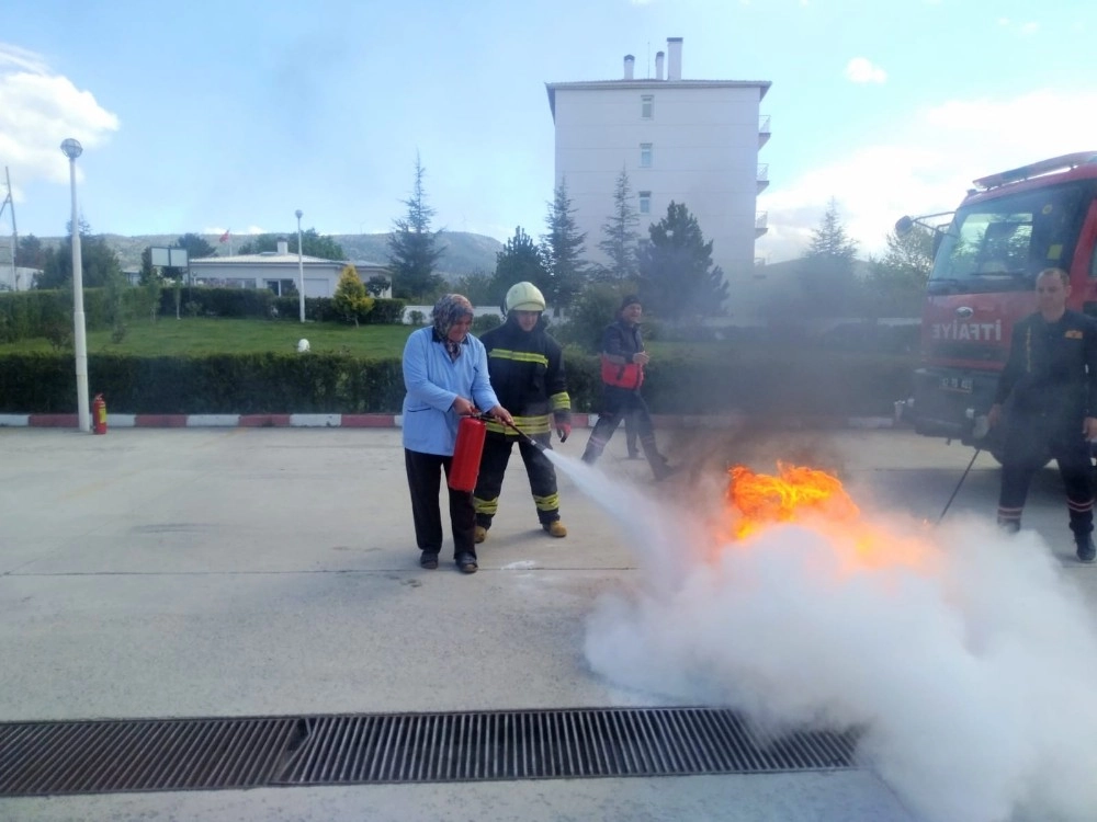 Beyşehirde Öğrenci Yurdunda Yangın Tatbikatı