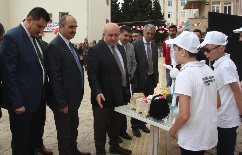 Görme Engelli Öğrencilerin Tübitak Sergisi