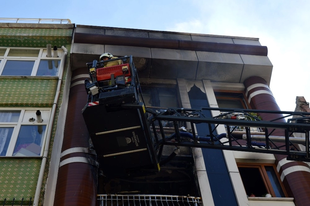 Beyoğlunda Korkutan Yangın