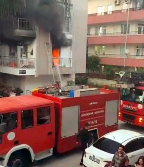 Antalyada Yanan Dairede Korkutan Patlama