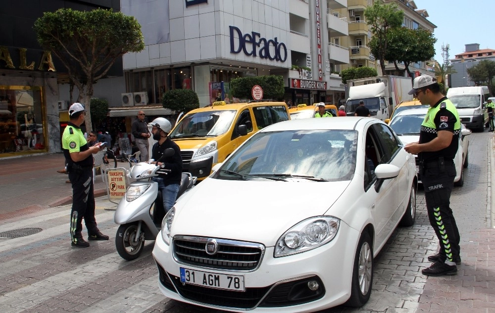 Alanyada Polis Ekiplerinden Öncelikli Yaya Bilinci Uygulaması