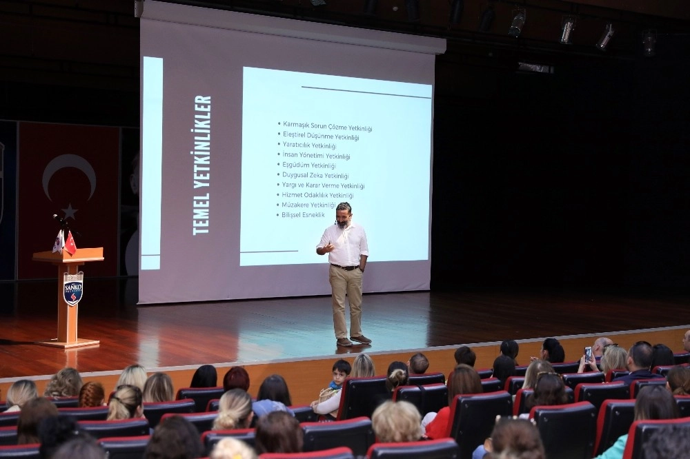 Sankoda "eğitimin Geleceği, Geleceğin Eğitimi" Semineri