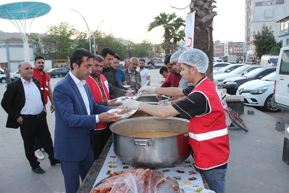 Cizre Tso Ve Kızılay İş Birliği İle İftar Çadırı Açıldı