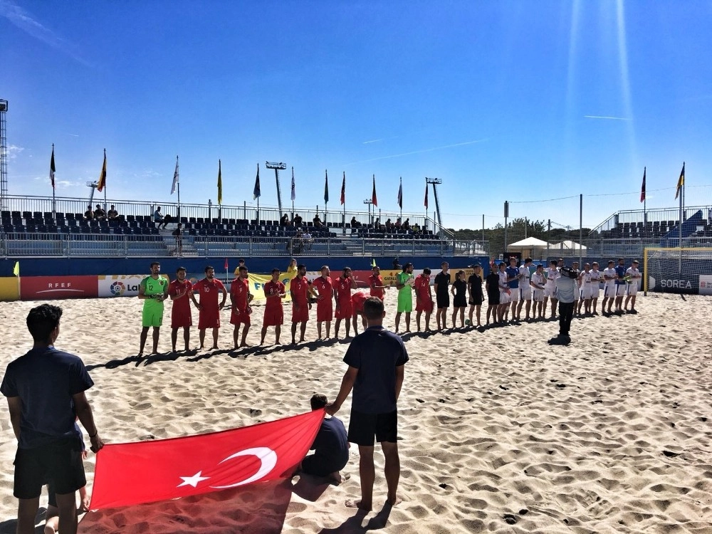 Plaj Futbolu Milli Takımı, Çekyayı 5-1 Yendi