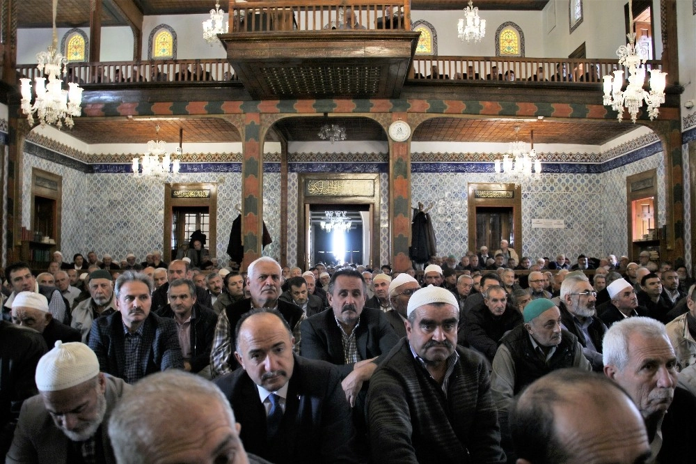 Ramazan Ayının İlk Cumasında Camiler Doldu Taştı