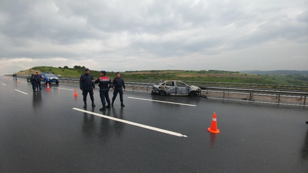 Ateşe Verilen Araçtaki Cesedin Kimliği Otopsi Sonrası Belirlenecek