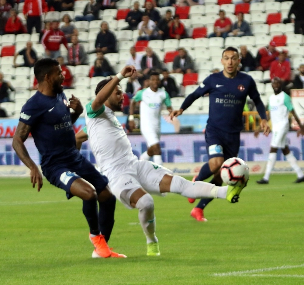 Spor Toto Süper Lig: Antalyaspor: 0 Bursaspor: 1(İlk Yarı)