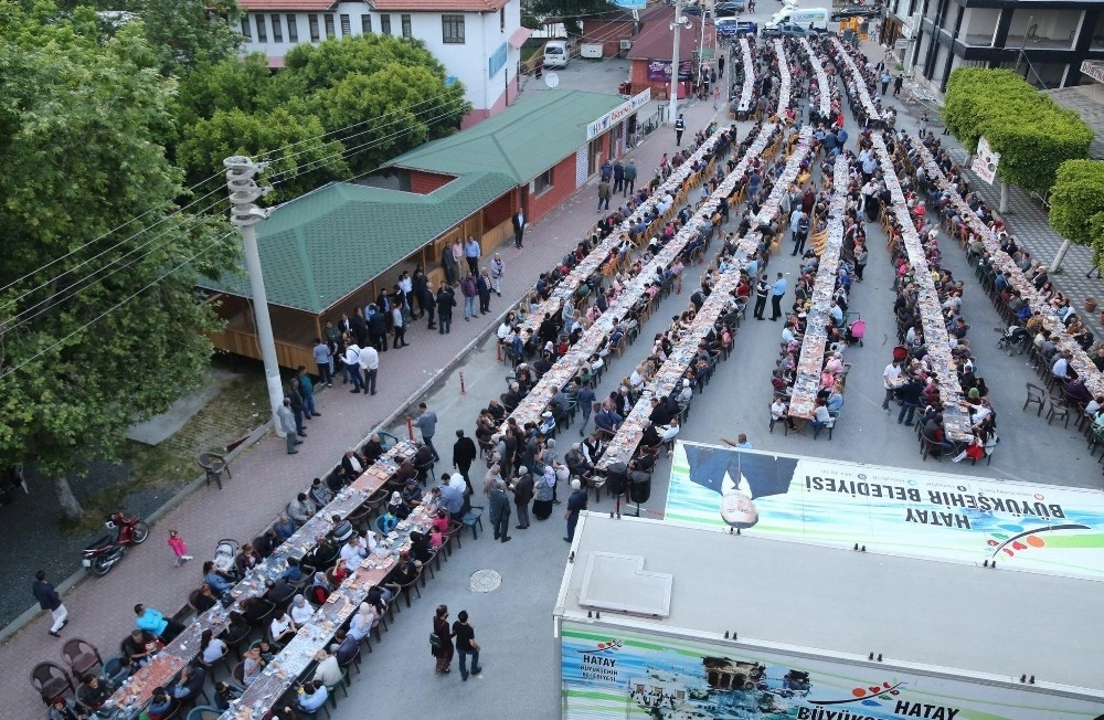 Hatay Büyükşehir Belediyesi Dörtyolda İftar Verdi