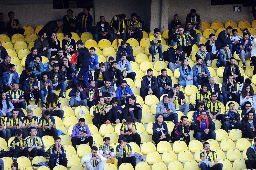 Kadıköyde Tribünler Boş Kaldı