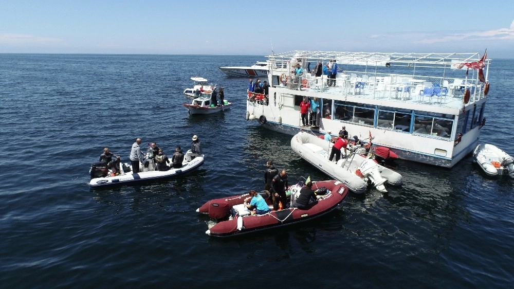 (Özel) Marmarada Suyun Altında Nefes Kesen Yarış