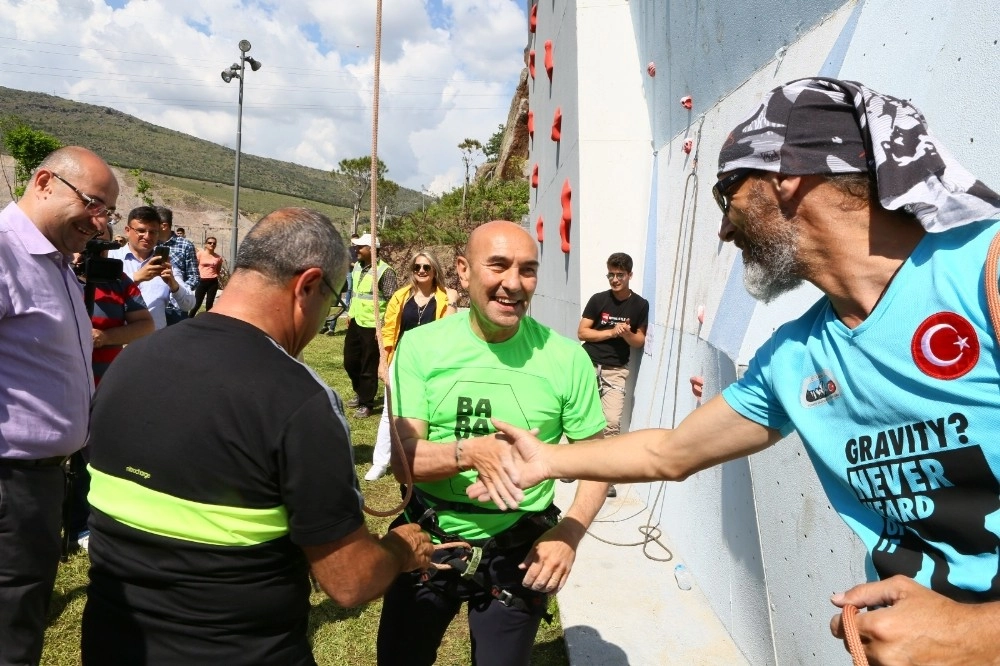 Başkan Soyer, Macera Parkı Gezdi, Spor Tırmanışı Yaptı