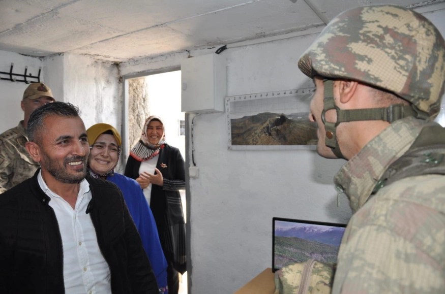 Sınır Bölgesinde Sürpriz "anneler Günü" Ziyareti