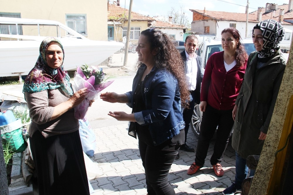 Beyşehirde Yılın Annelerine Evlerinde Anlamlı Ziyaret